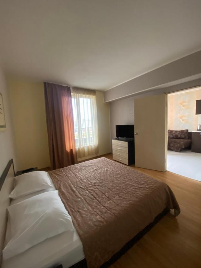Apartments Danita & Restaurant&Pool Bar Varna ภายนอก รูปภาพ