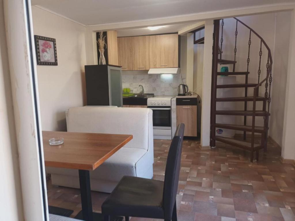 Apartments Danita & Restaurant&Pool Bar Varna ภายนอก รูปภาพ